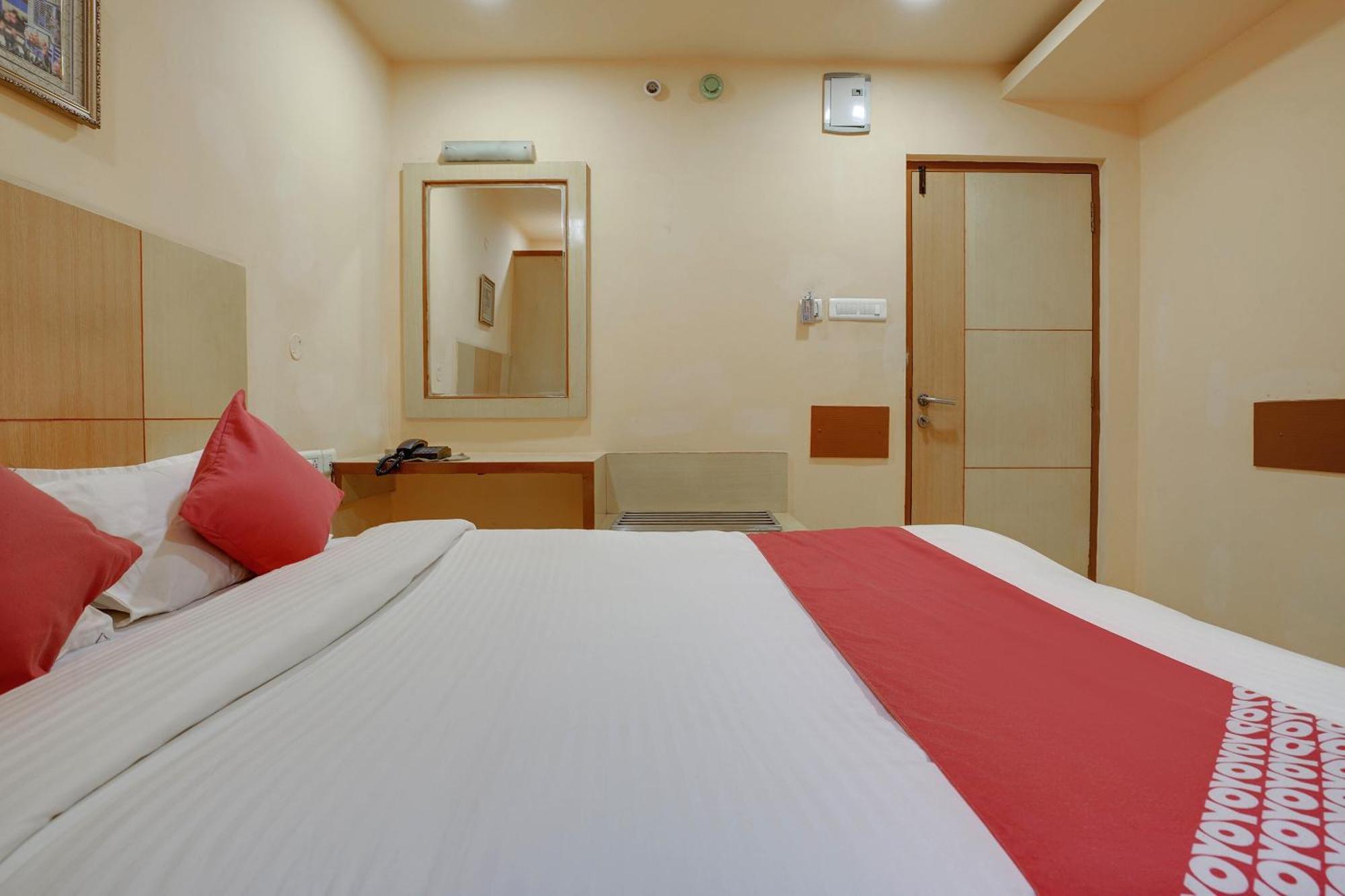 Hotel O Shanta Residency Lodge Sururnagar Eksteriør billede