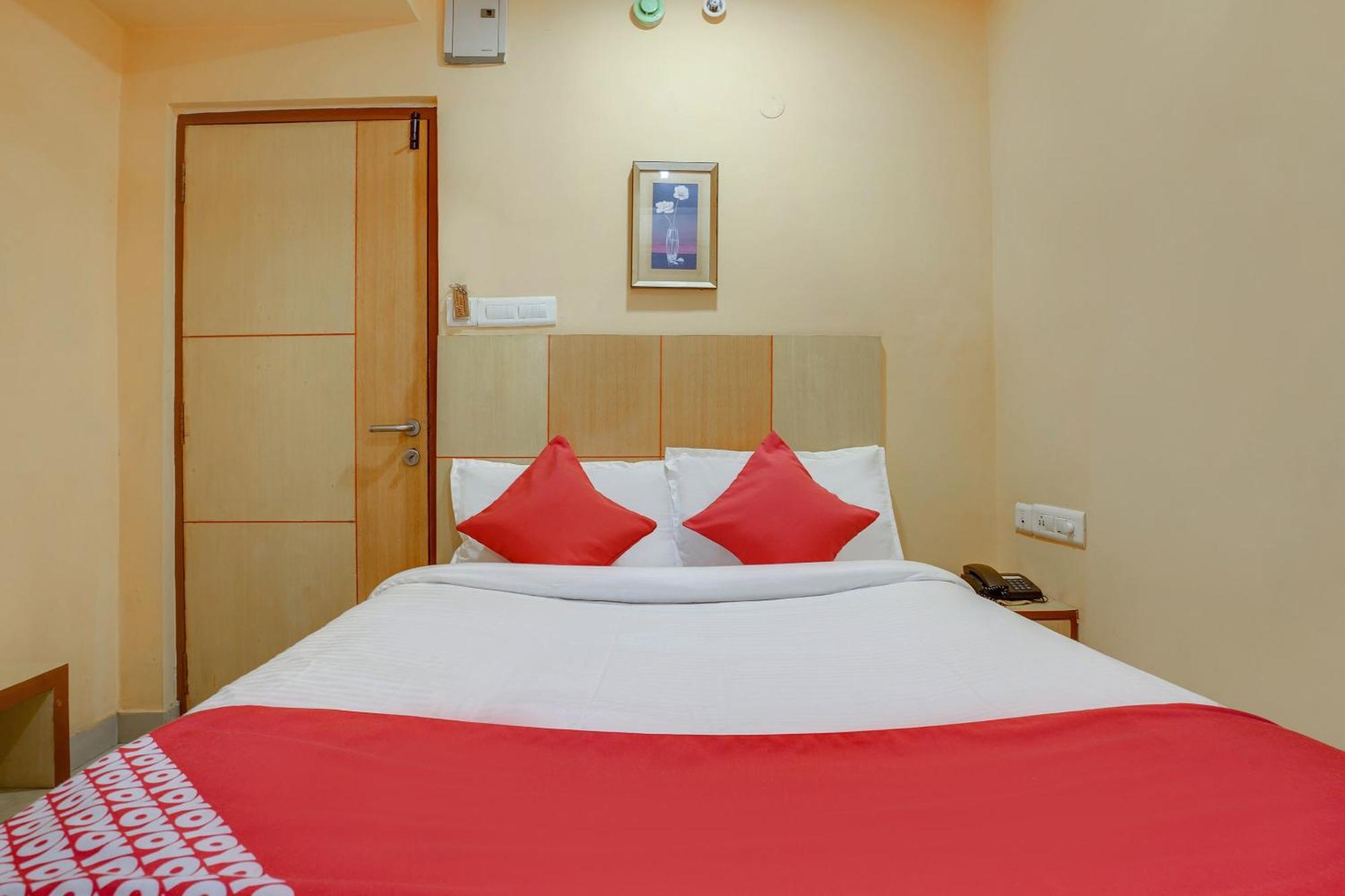 Hotel O Shanta Residency Lodge Sururnagar Eksteriør billede