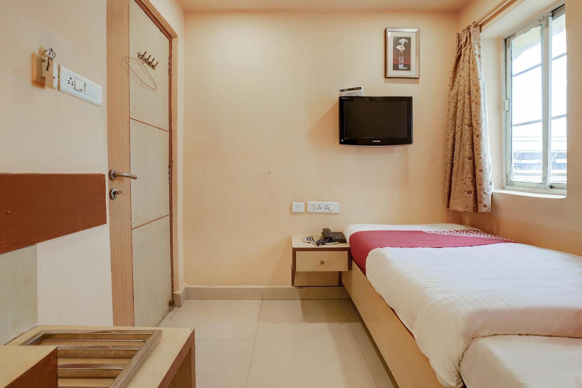Hotel O Shanta Residency Lodge Sururnagar Eksteriør billede